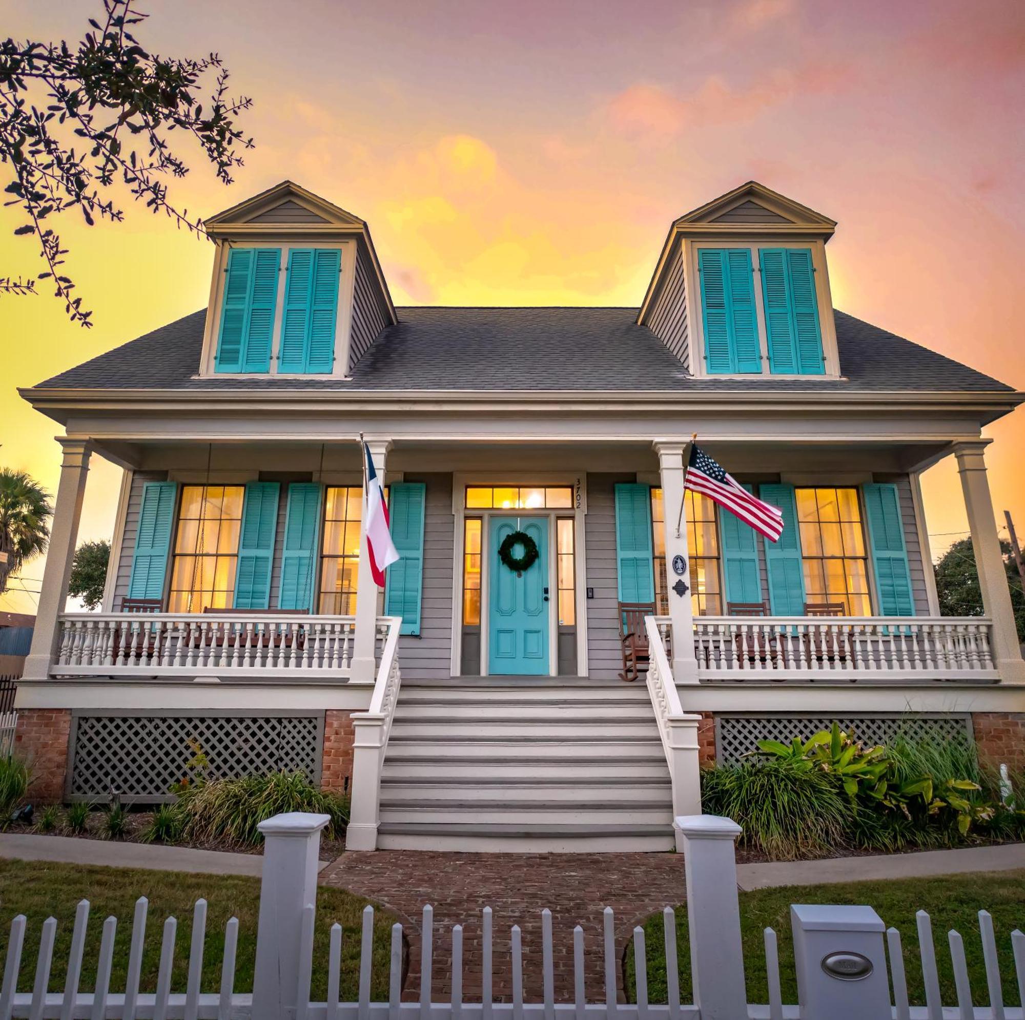 Historic 1871 Coastal Breeze With Heated Pool - Restoring Galveston Vila Exterior foto