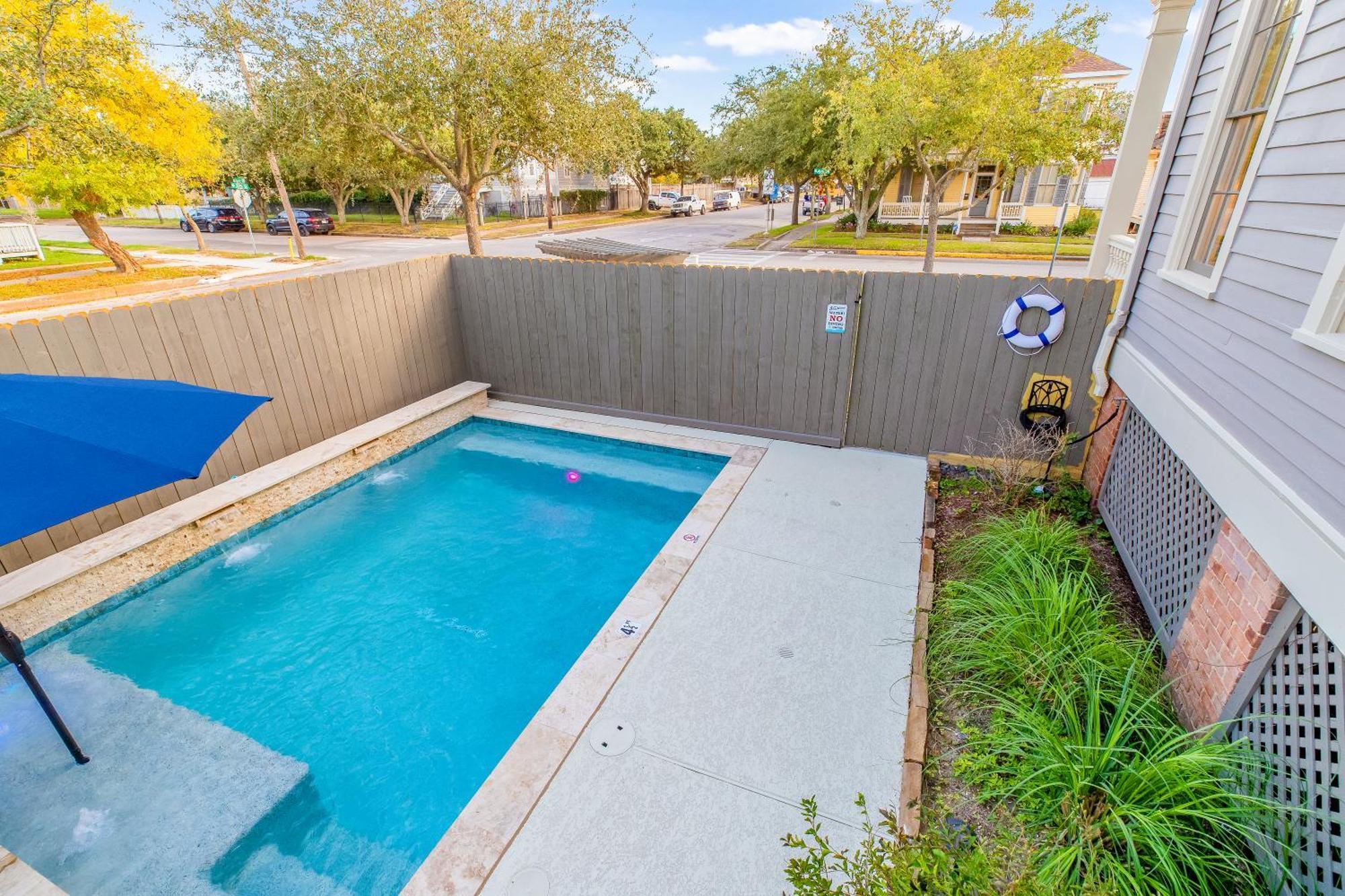 Historic 1871 Coastal Breeze With Heated Pool - Restoring Galveston Vila Exterior foto