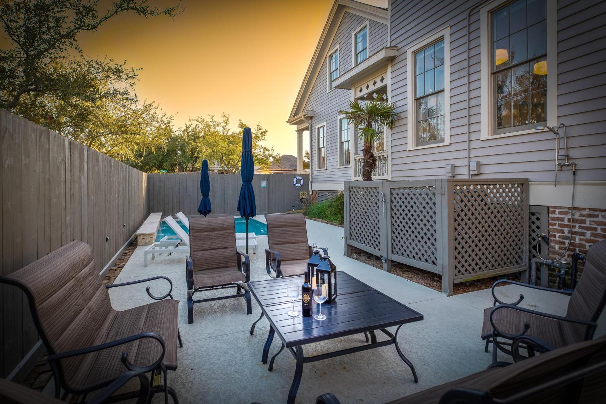 Historic 1871 Coastal Breeze With Heated Pool - Restoring Galveston Vila Exterior foto