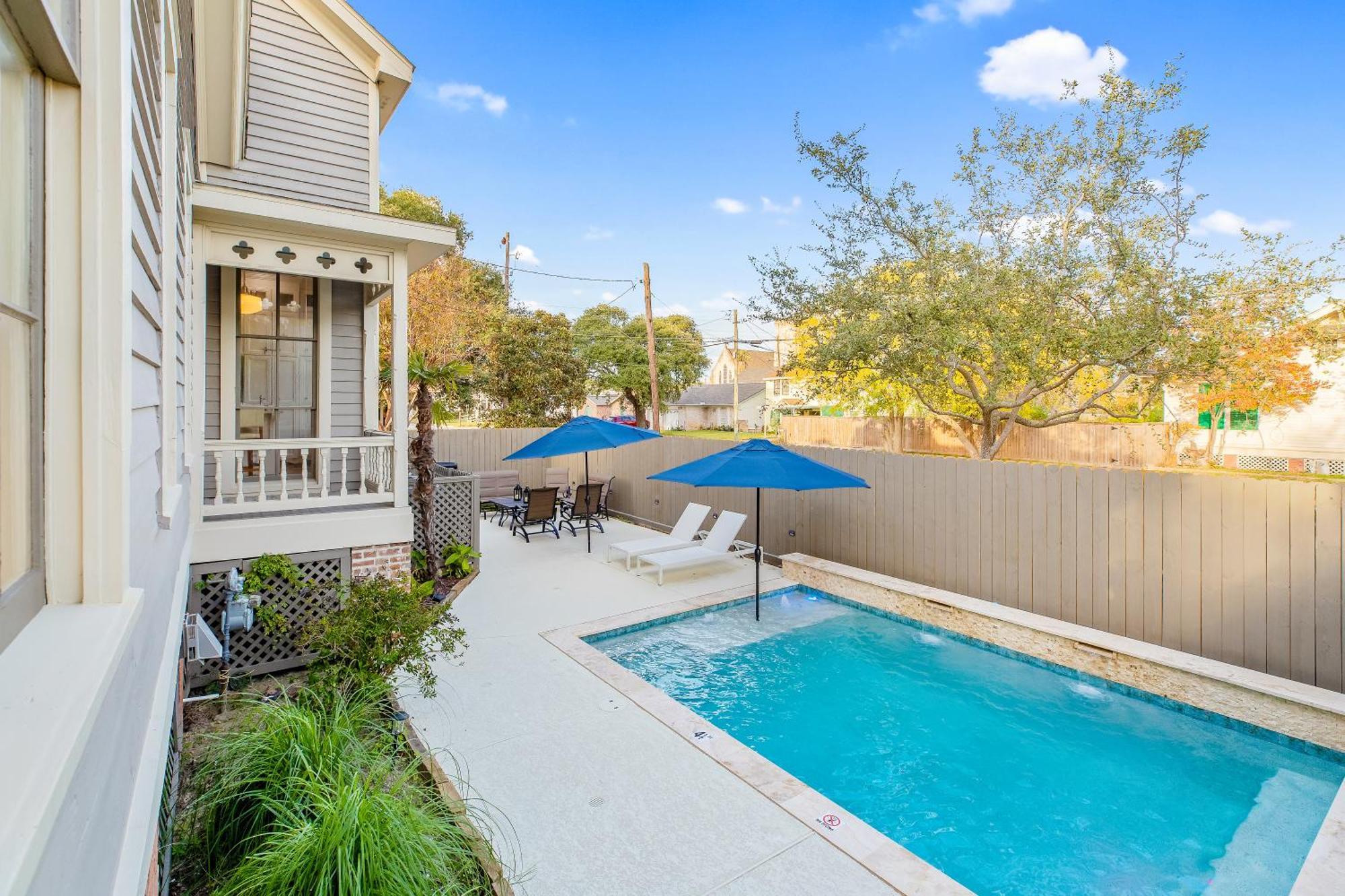 Historic 1871 Coastal Breeze With Heated Pool - Restoring Galveston Vila Exterior foto