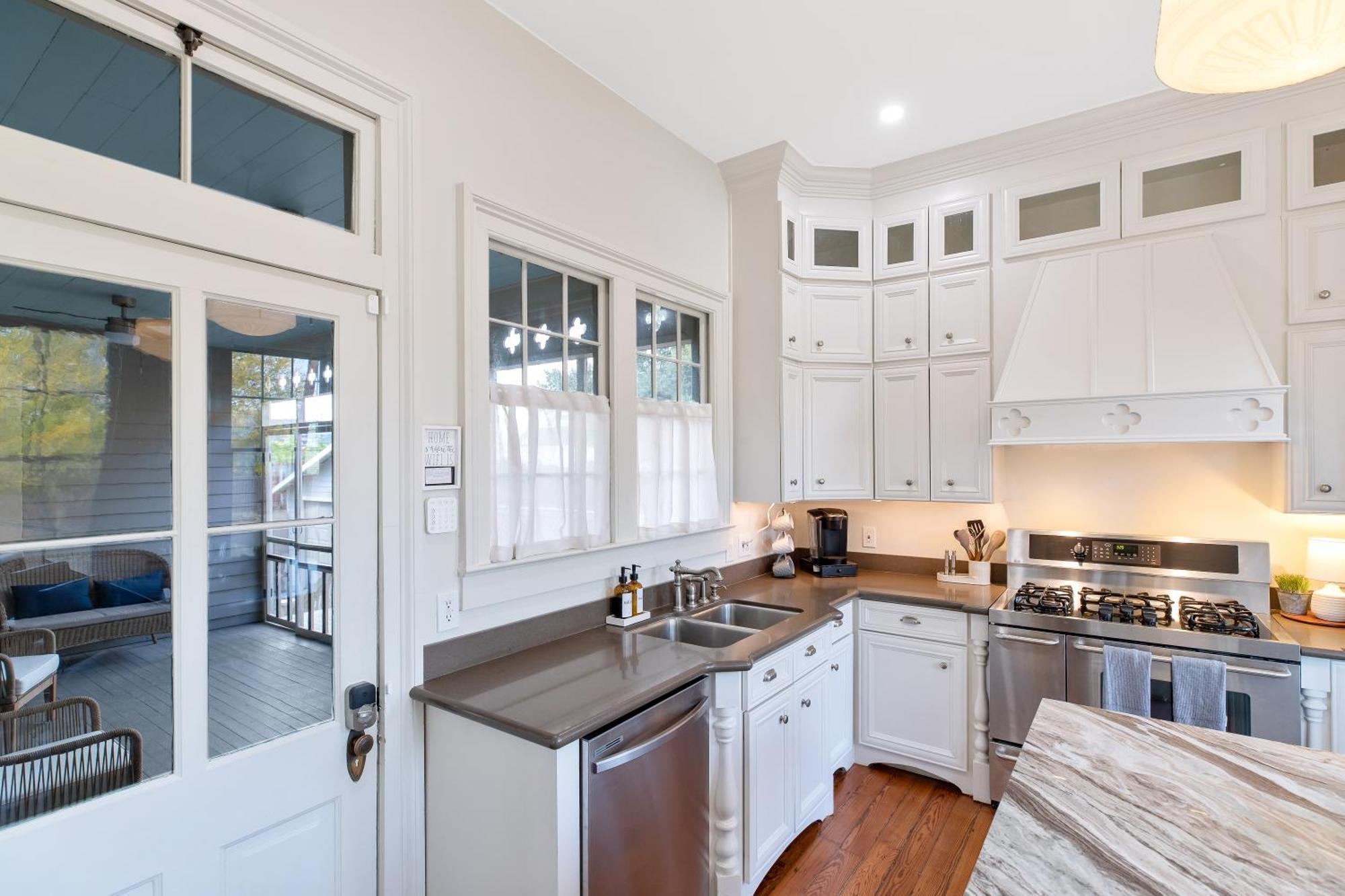 Historic 1871 Coastal Breeze With Heated Pool - Restoring Galveston Vila Exterior foto