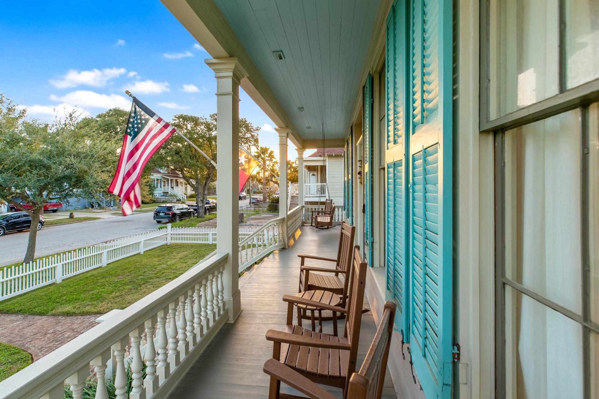 Historic 1871 Coastal Breeze With Heated Pool - Restoring Galveston Vila Exterior foto